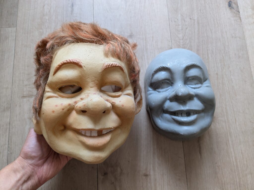 Vergleich der Aluminium Form mit der fertigen Alfred E. Neuman Maske