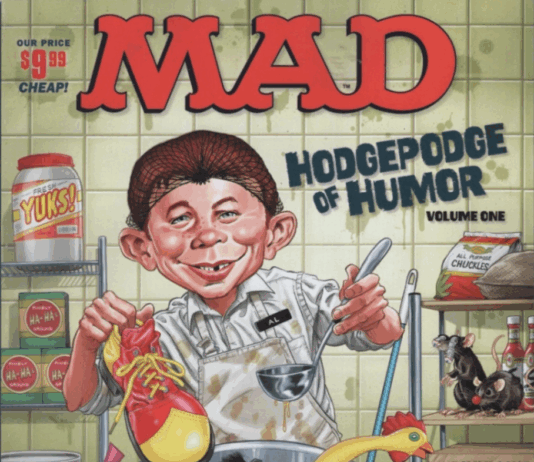 Das Cover zeigt ein chaotisches, farbenfrohes Kunstwerk von Tom Richmond im typischen MAD-Magazin-Stil: Ein verrückter Charakter mit übertriebenem Gesichtsausdruck – wahrscheinlich der ikonische MAD-Alfred E. Neuman – grinst frech, während um ihn herum absurde Szenen und Running Gags aus der MAD-Welt verstreut sind. Im Hintergrund sind Anspielungen auf klassische Rubriken wie 'Spy vs. Spy' und 'The Lighter Side of...' zu erkennen, alles eingebettet in ein dynamisches Layout mit schrägen Schriftzügen und satirischen Details. Das Design kombiniert Retro-Charme mit moderner Comic-Ästhetik und lädt dazu ein, sofort ins anarchische Vergnügen einzutauchen.