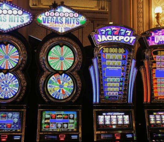 Spielautomaten in einem Casino