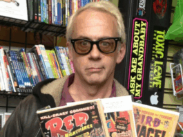 Porträt von Mort Todd, dem US-amerikanischen Comiczeichner und ehemaligen Cracked-Chefredakteur (1961–2025).